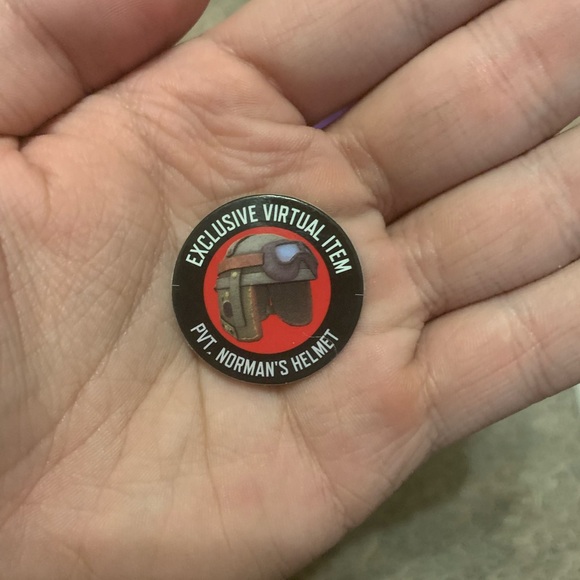 Roblox Series 11 Tank Warfare Tanker w/Unused Virtual Code PVT Norman's Helmet - Picture 3 of 5